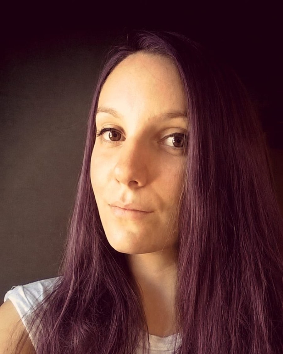 Emma, ancienne assistante sociale devenue community manager